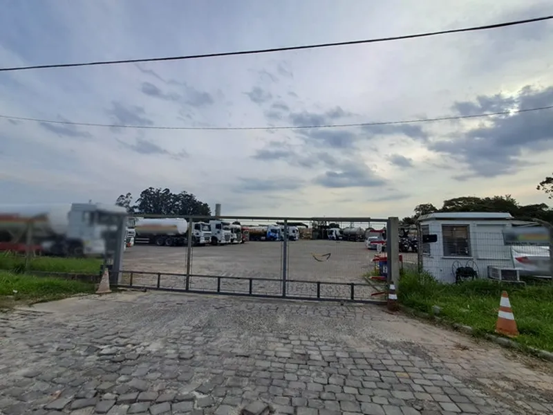 Comercial em leilão