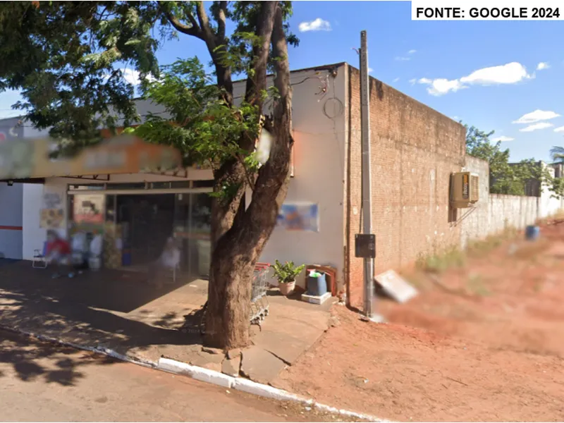 Comercial em leilão