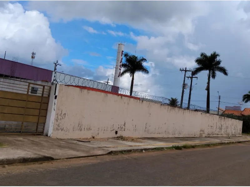 Comercial em leilão