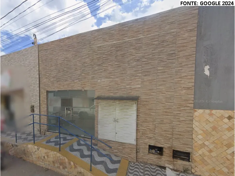 Comercial em leilão