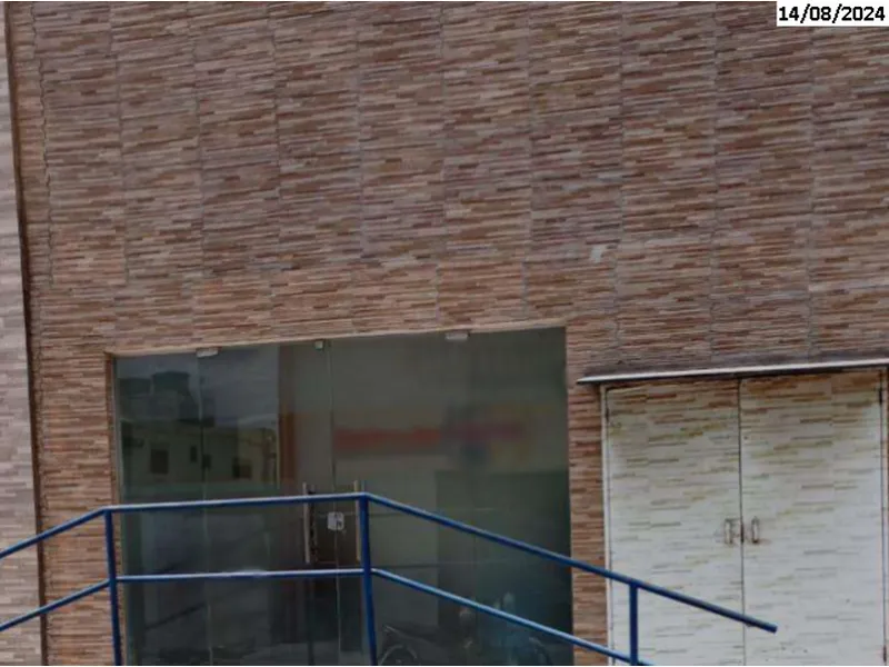 Comercial em leilão