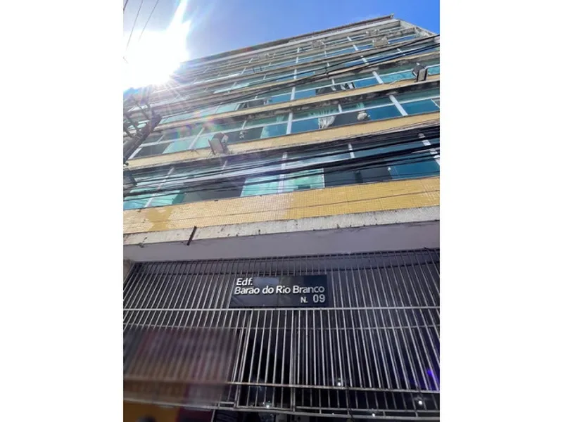 Comercial em leilão