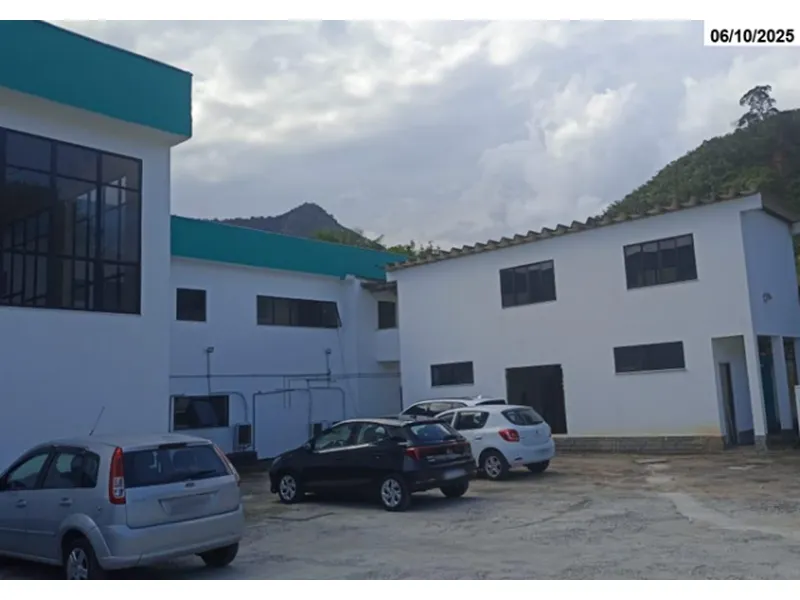 Comercial em leilão