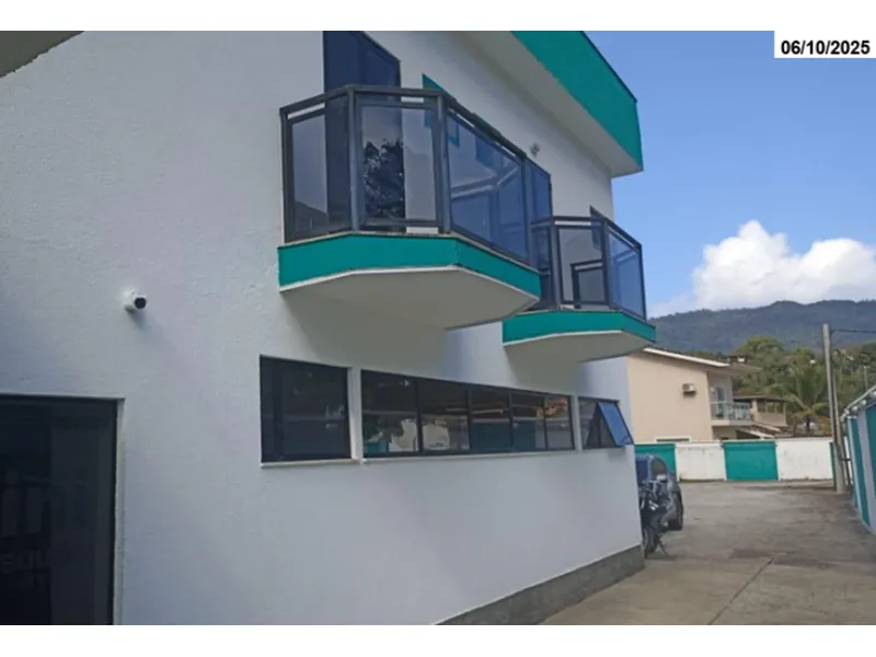 Comercial em leilão