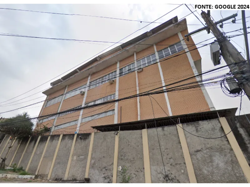 Comercial em leilão