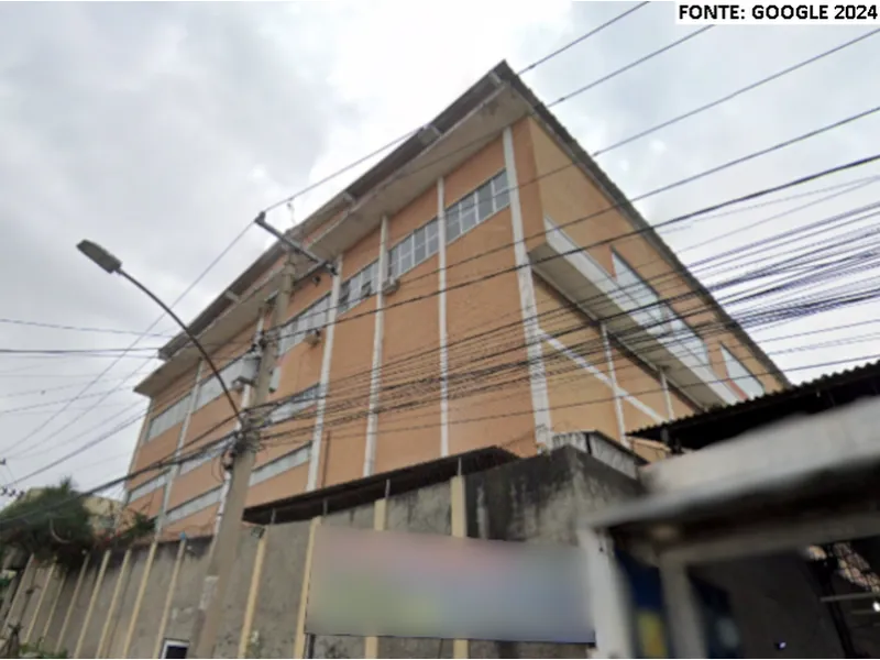 Comercial em leilão