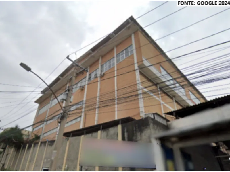 Comercial em leilão