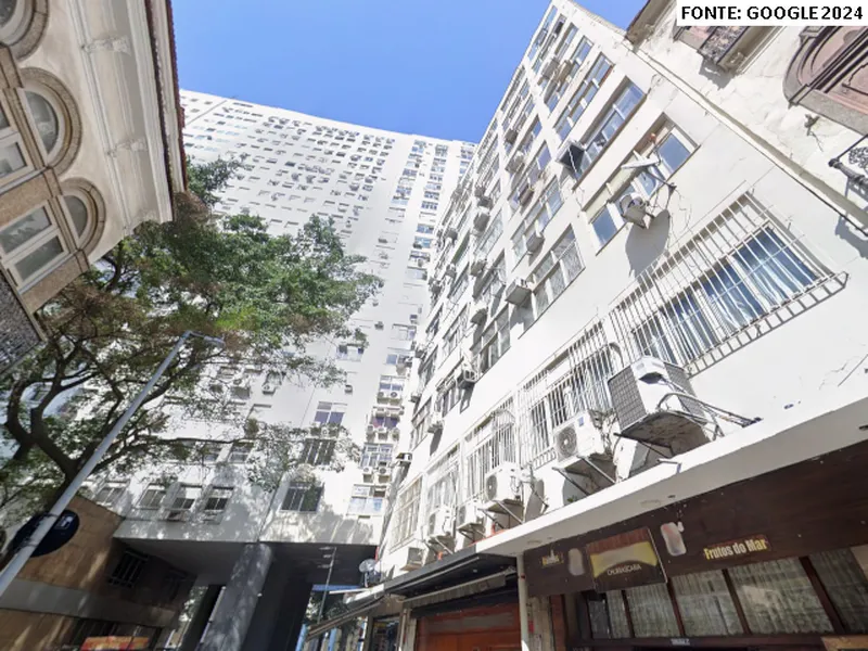 Comercial em leilão