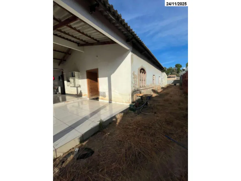 Comercial em leilão