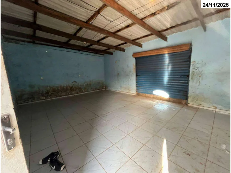 Comercial em leilão