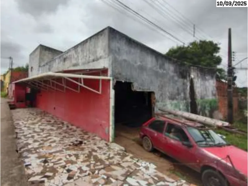 Comercial em leilão