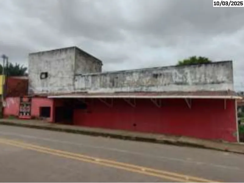 Comercial em leilão