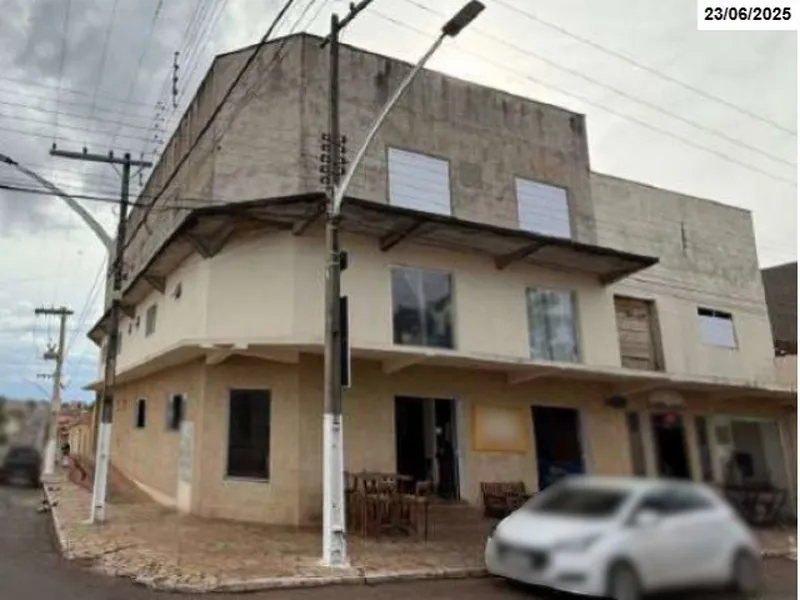 Comercial em leilão