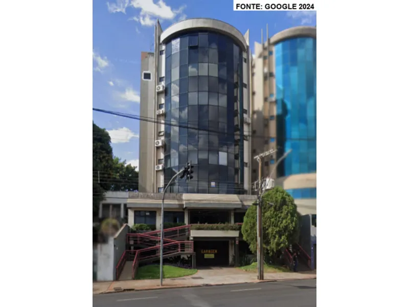 Comercial em leilão