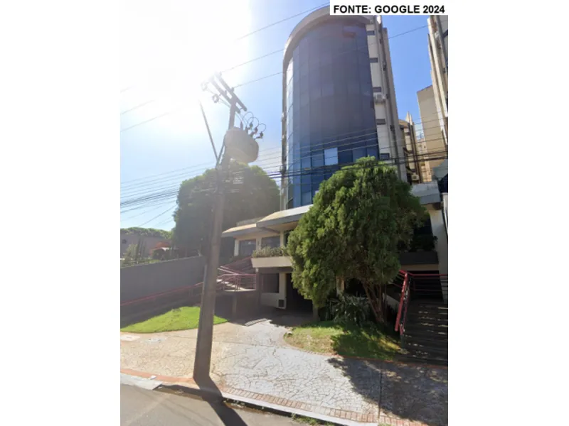 Comercial em leilão