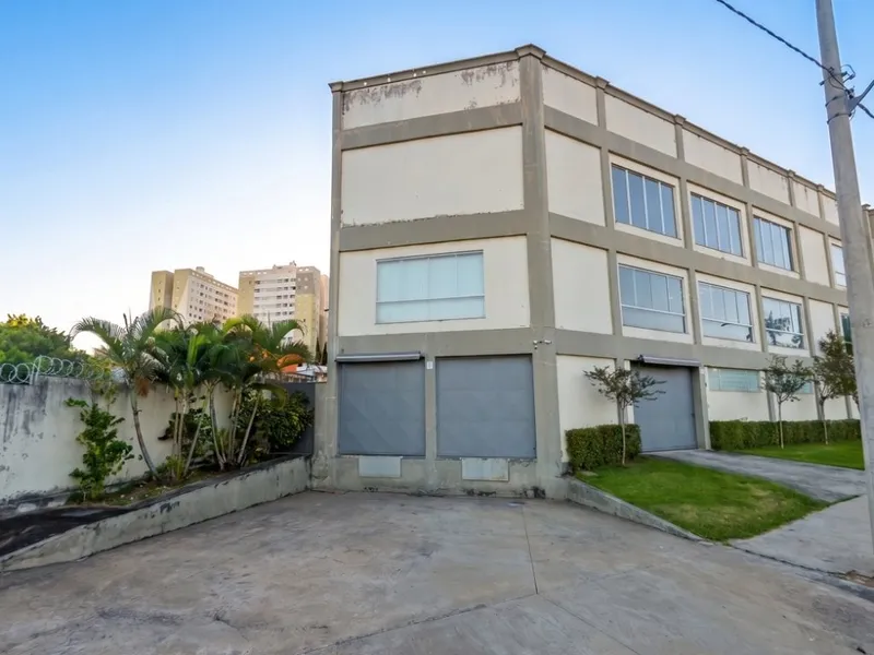 Comercial em leilão