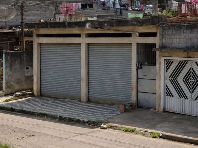 Comercial em leilão