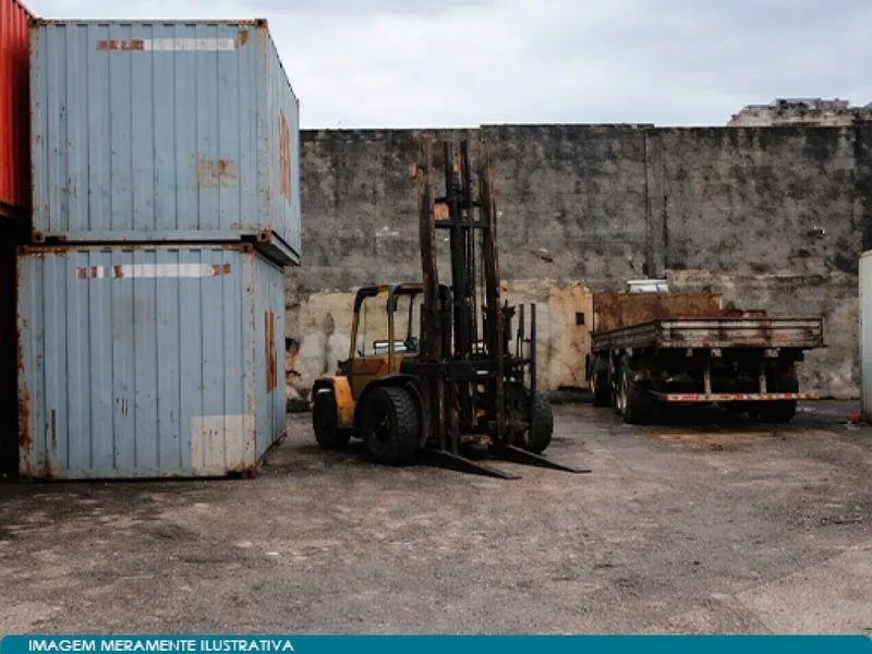Comercial em leilão