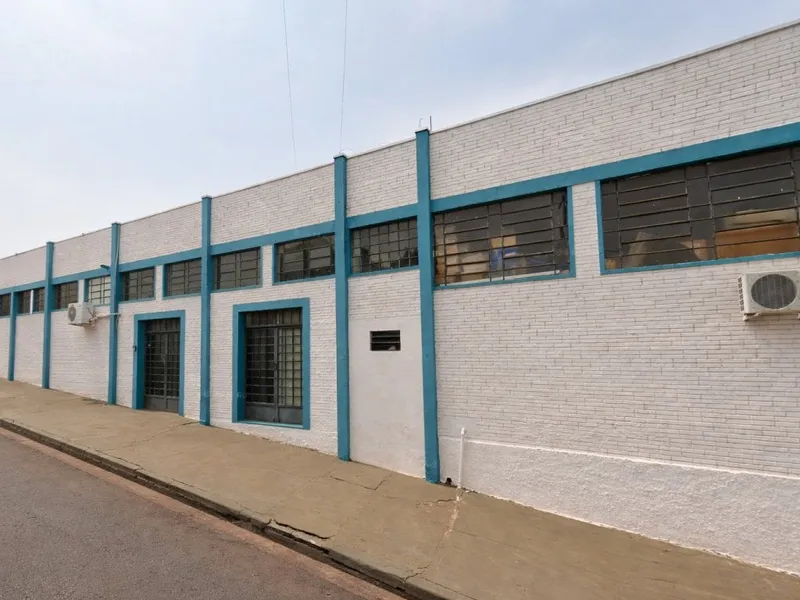 Comercial em leilão