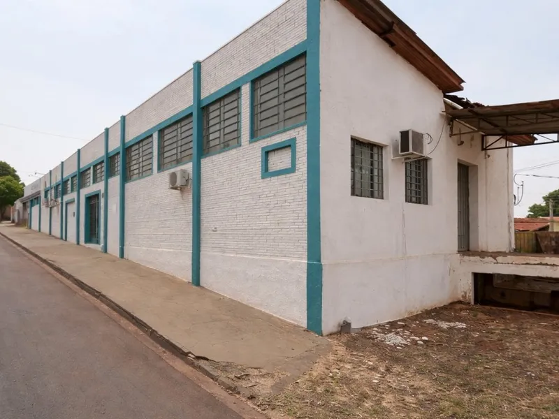 Comercial em leilão