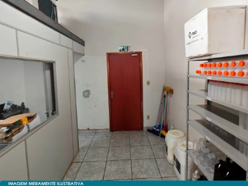 Comercial em leilão