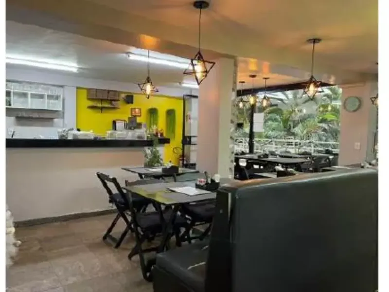 Comercial em leilão