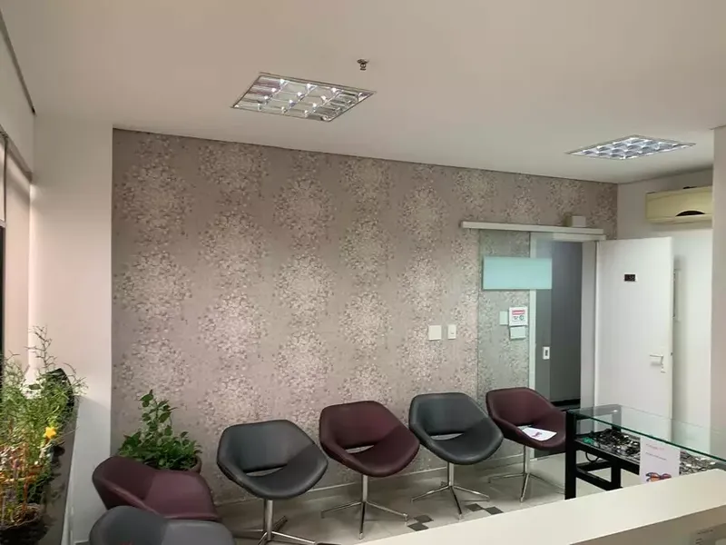 Comercial em leilão