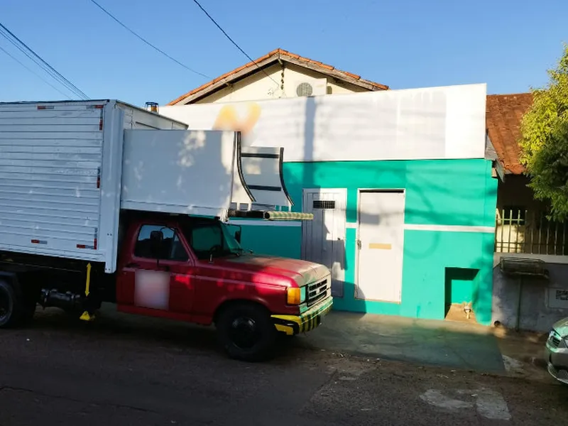 Comercial em leilão