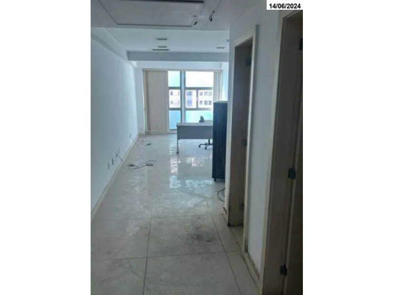 Comercial em leilão