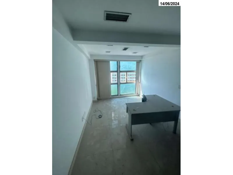 Comercial em leilão