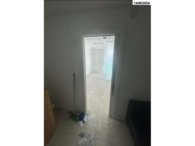 Comercial em leilão