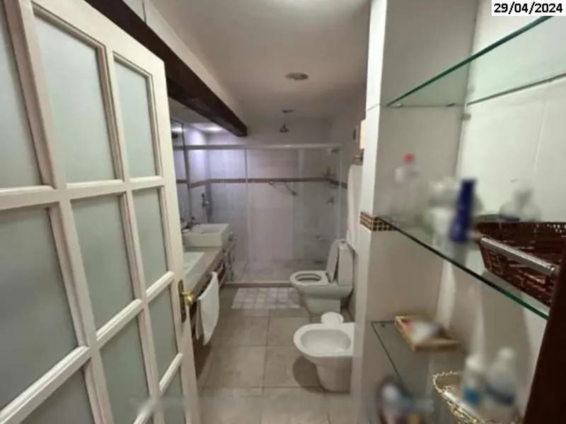 Comercial em leilão