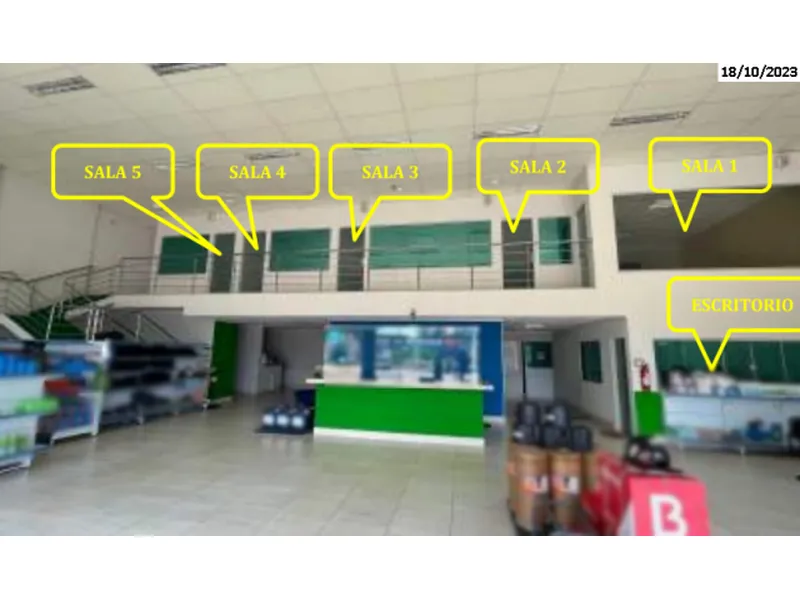 Comercial em leilão