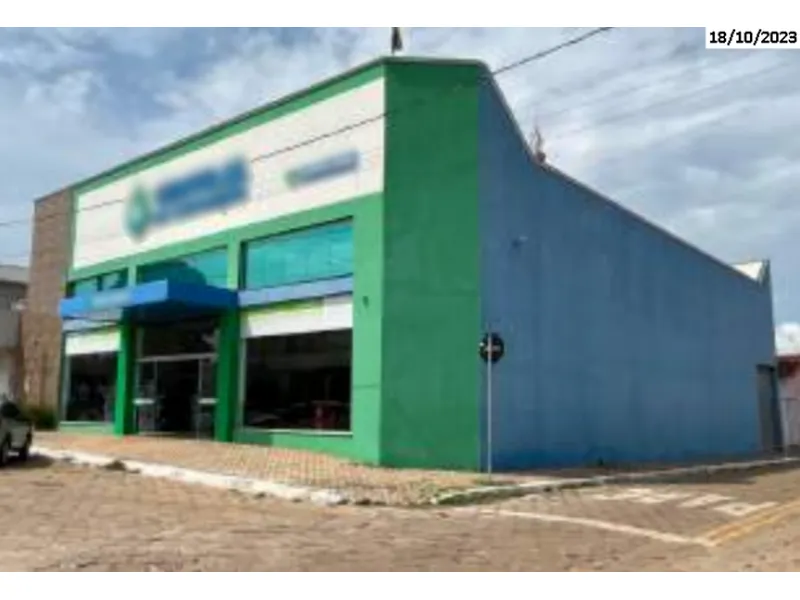 Comercial em leilão