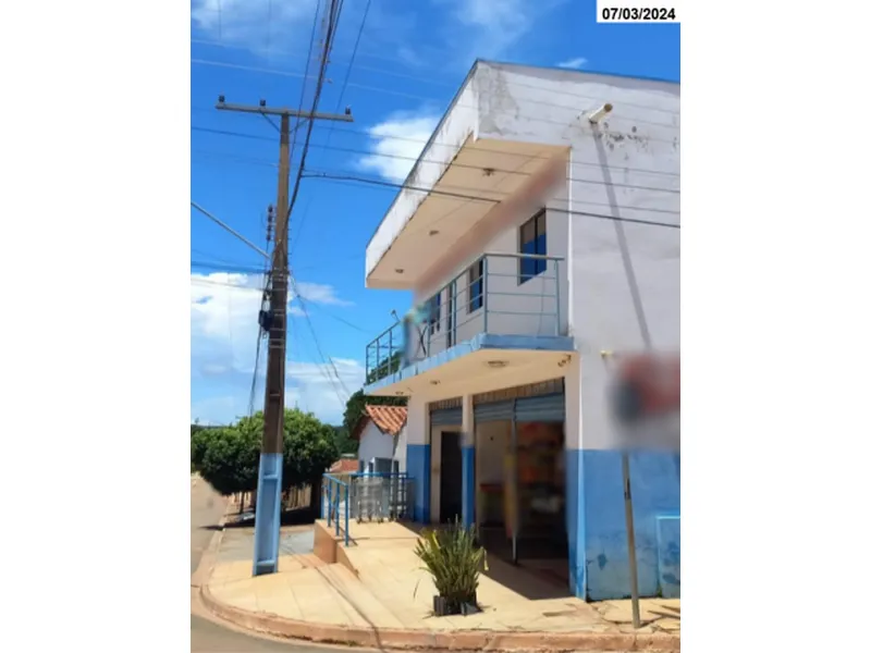 Comercial em leilão