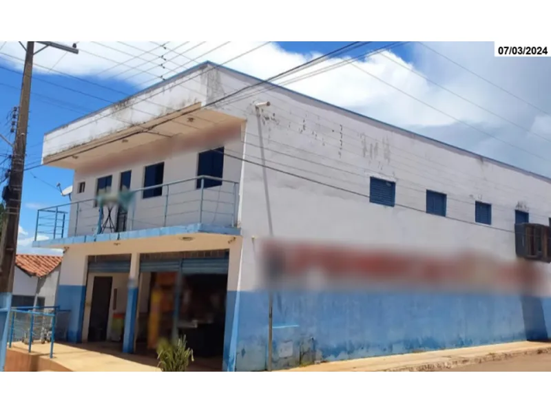 Comercial em leilão