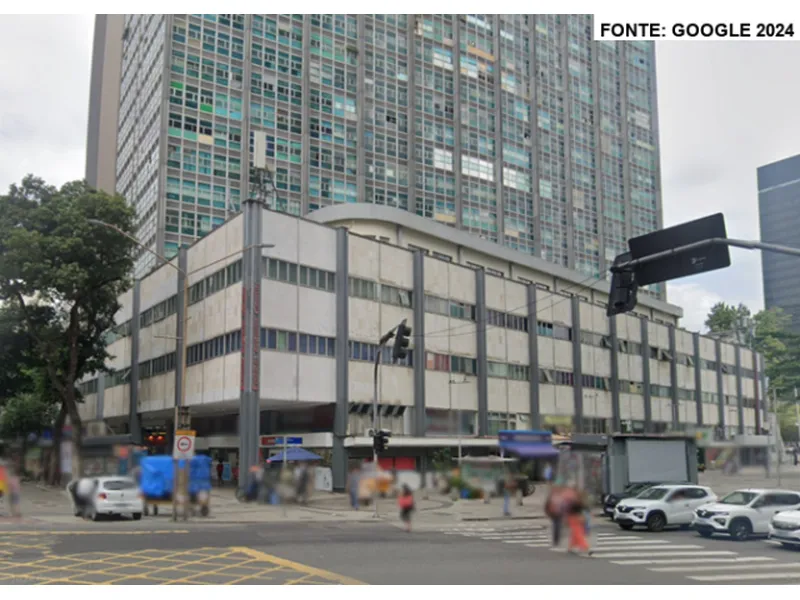 Comercial em leilão