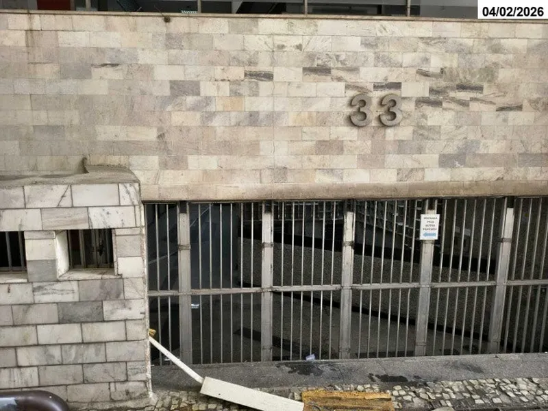 Comercial em leilão