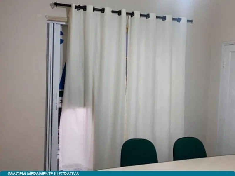 Comercial em leilão