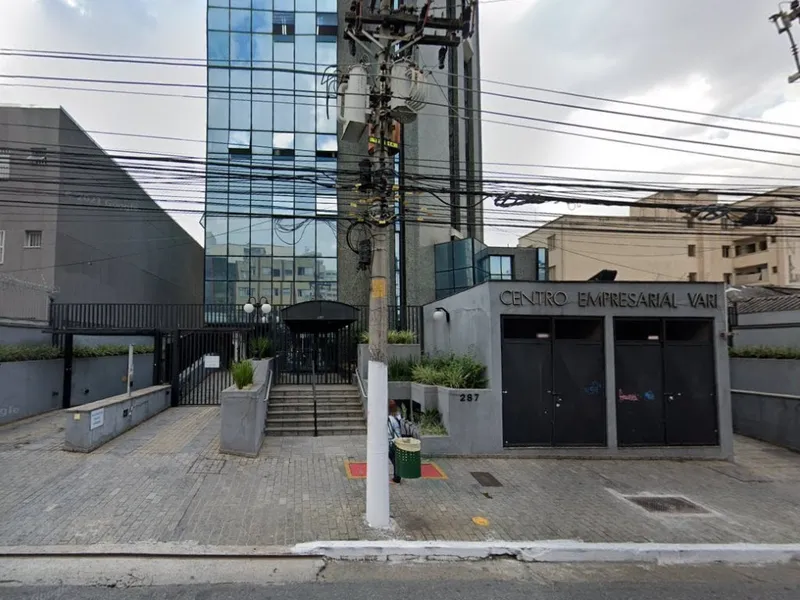 Comercial em leilão