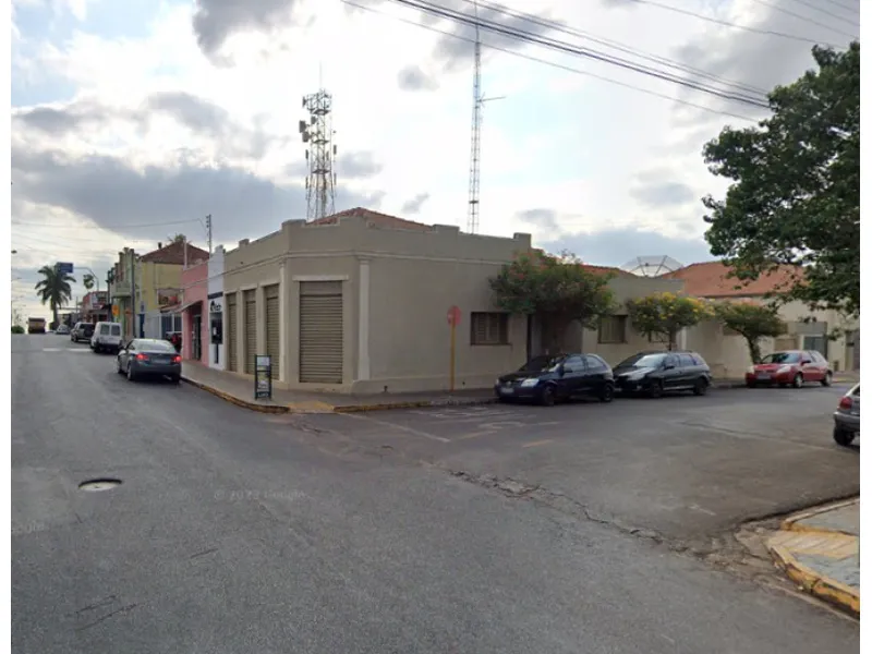 Comercial em leilão