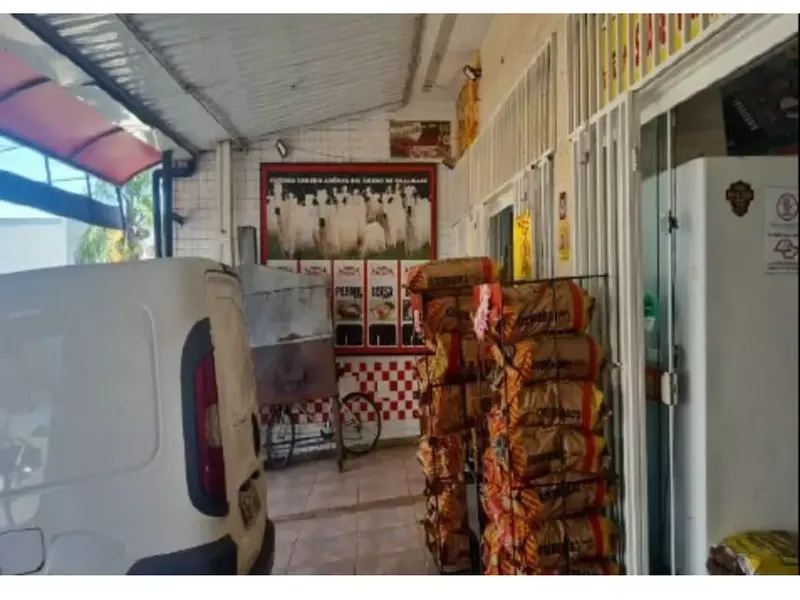 Comercial em leilão