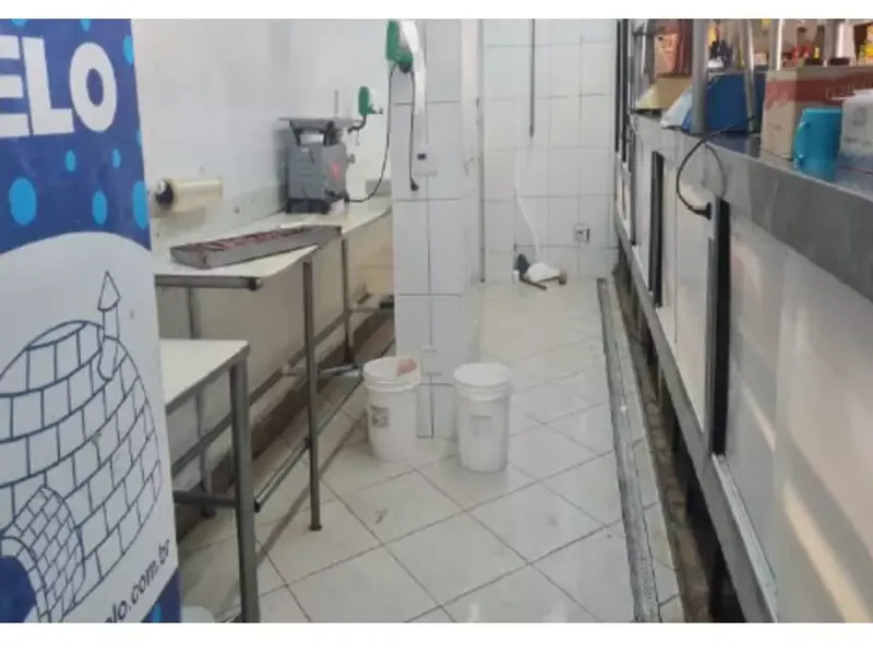 Comercial em leilão