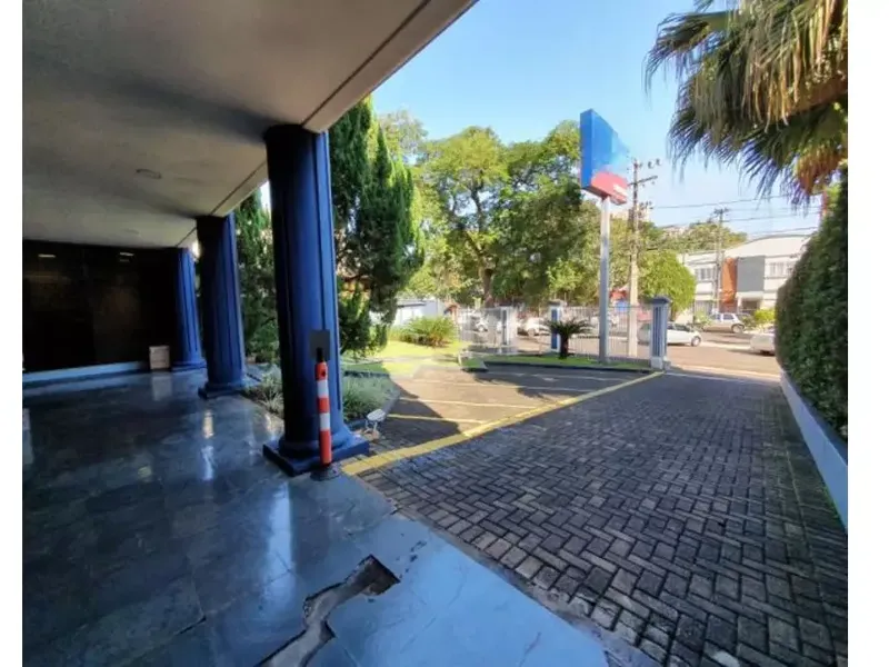 Comercial em leilão