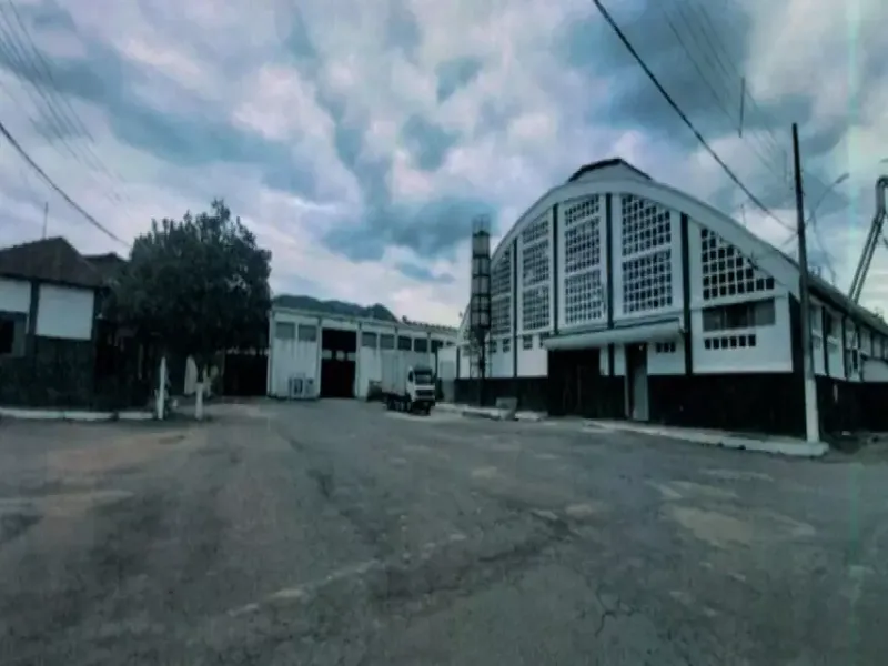 Comercial em leilão