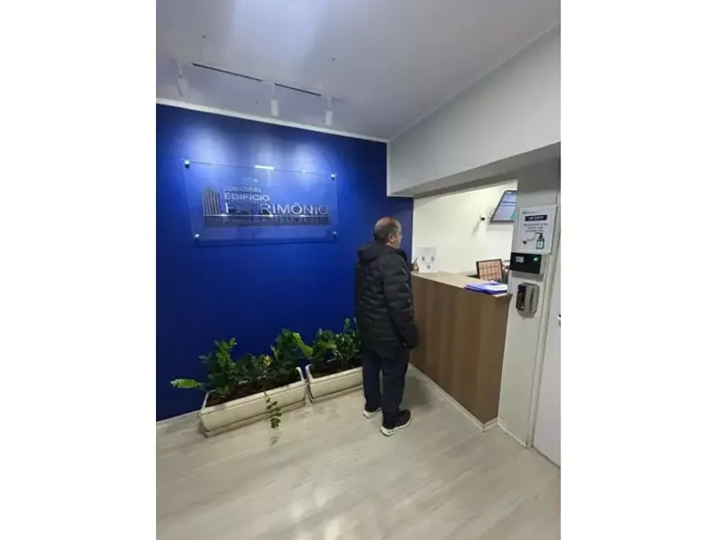Comercial em leilão