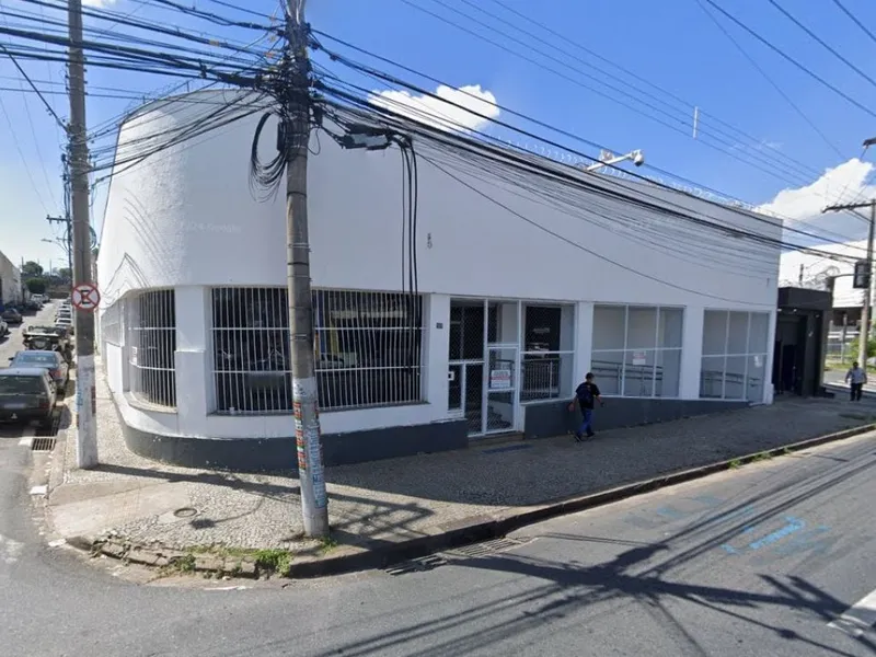 Comercial em leilão