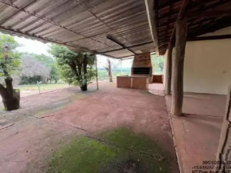 Comercial em leilão
