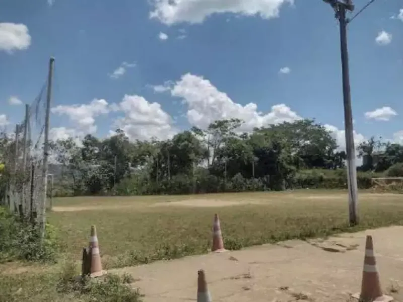 Comercial em leilão