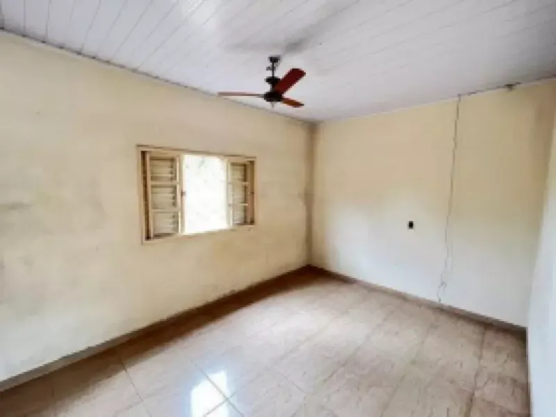 Comercial em leilão